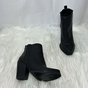 Very Volatile Black Leather Block Heel Booties Sz 6.5